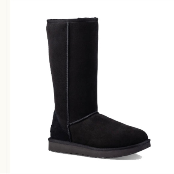 UGG Women’s black Classic Tall II size 7